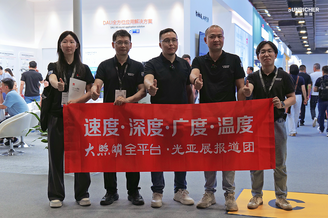 合影05.png 合影05.png